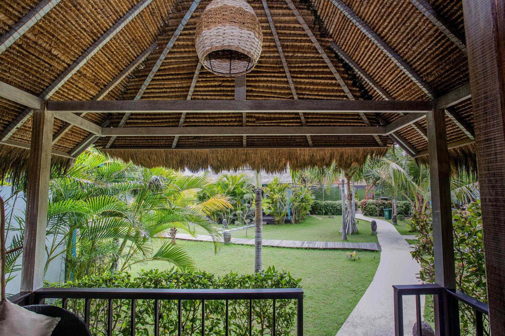 Water Blow Huts Vakantiepark Lembongan