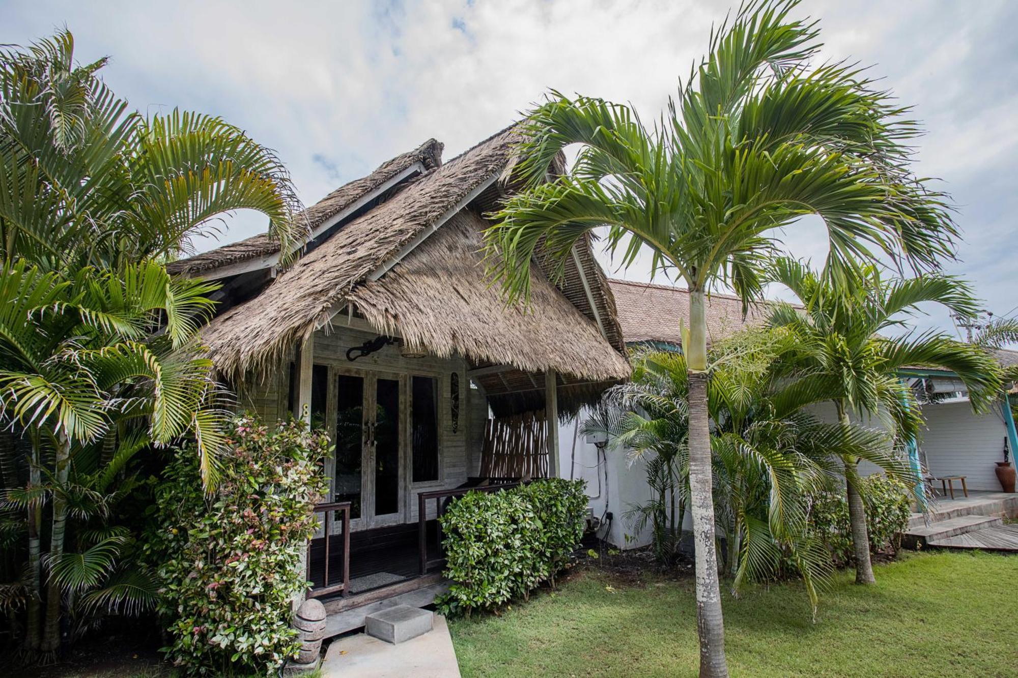 Water Blow Huts Vakantiepark Lembongan
